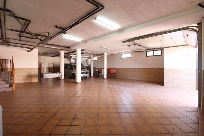 Image No.40-6 Bed Property for sale