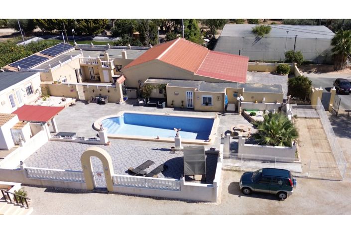 Image No.1-6 Bed Property for sale