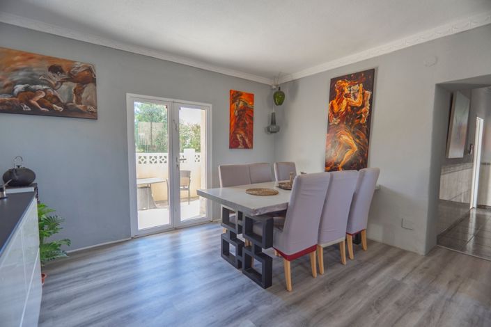 Image No.12-6 Bed Property for sale