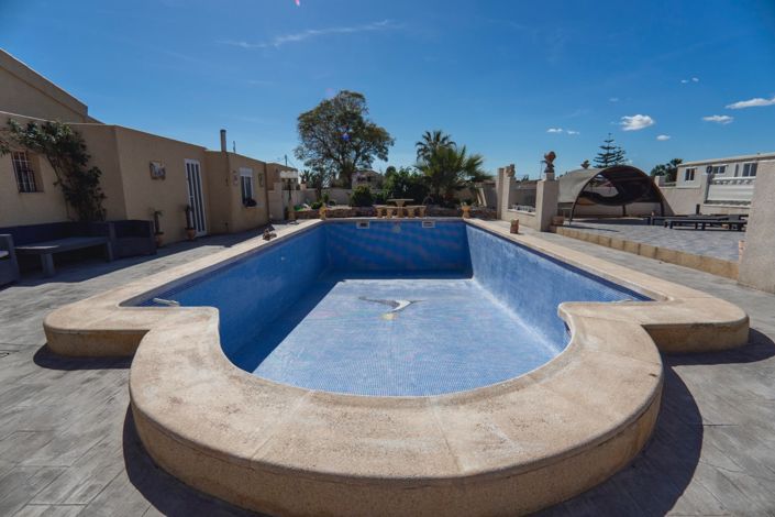 Image No.46-6 Bed Property for sale