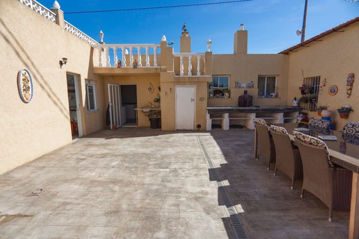 Image No.47-6 Bed Property for sale