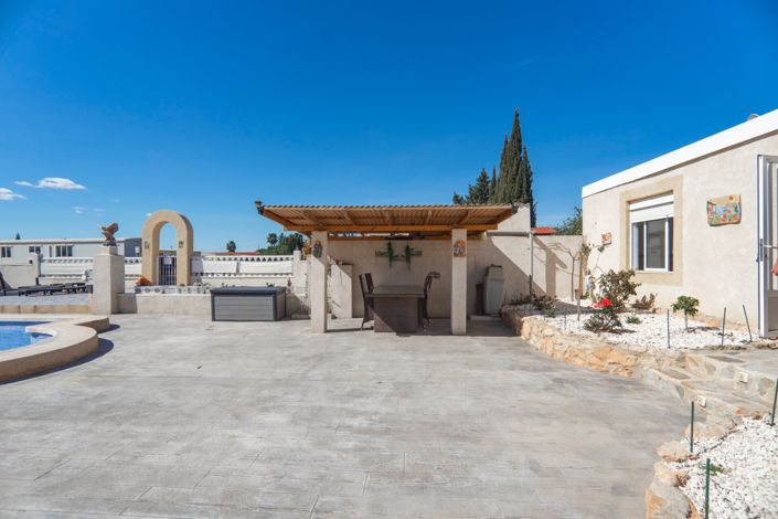 Image No.49-6 Bed Property for sale