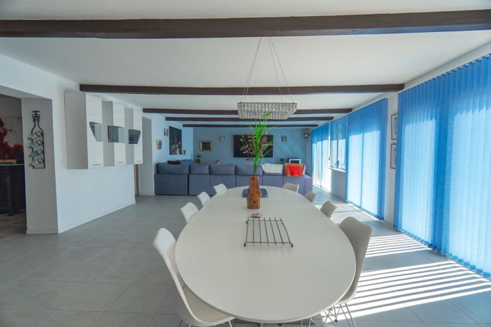 Image No.6-6 Bed Property for sale