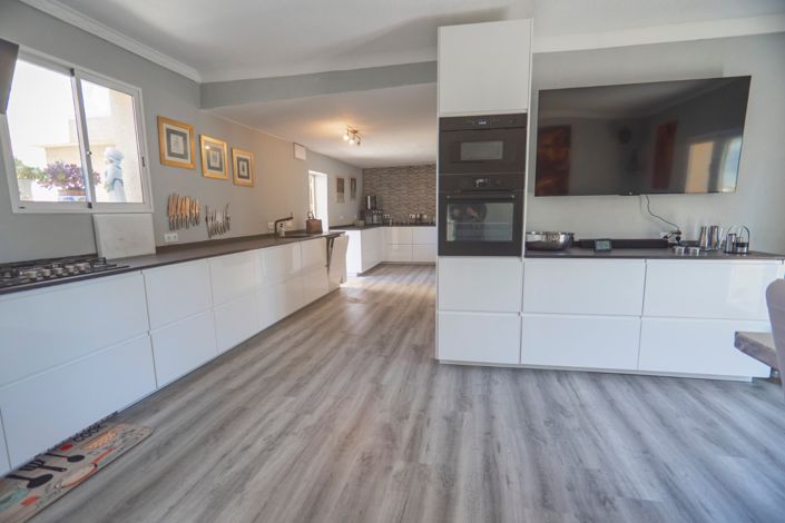 Image No.7-6 Bed Property for sale