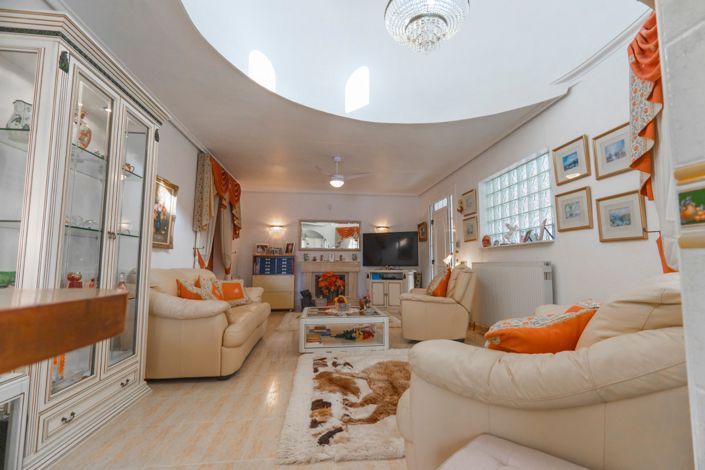 Image No.10-5 Bed Villa for sale