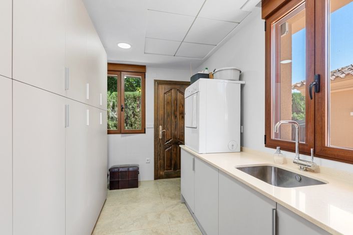 Image No.29-5 Bed Villa for sale