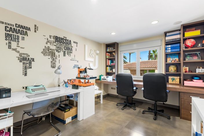 Image No.26-5 Bed Villa for sale