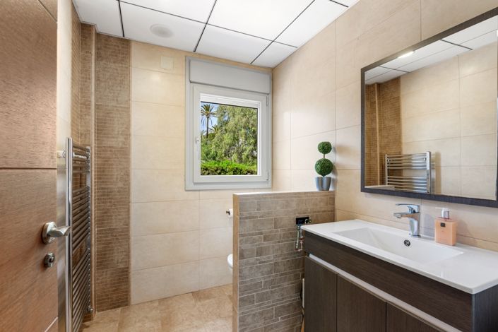 Image No.27-5 Bed Villa for sale