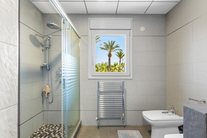 Image No.36-5 Bed Villa for sale