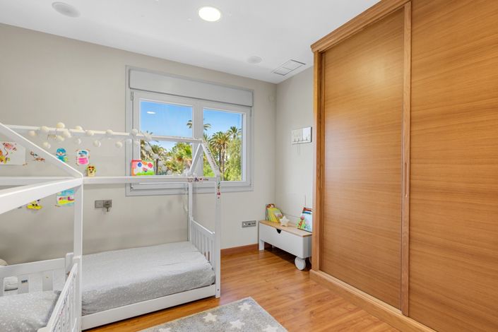 Image No.42-5 Bed Villa for sale