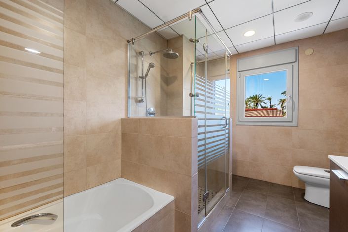 Image No.44-5 Bed Villa for sale