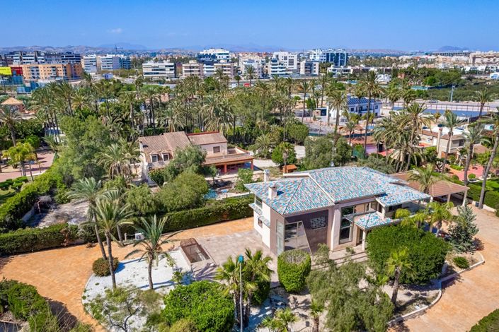 Image No.50-5 Bed Villa for sale