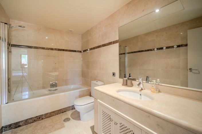 Image No.19-3 Bed Property for sale