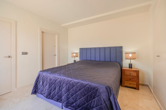 Image No.24-3 Bed Property for sale