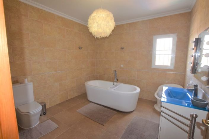 Image No.27-5 Bed Villa for sale