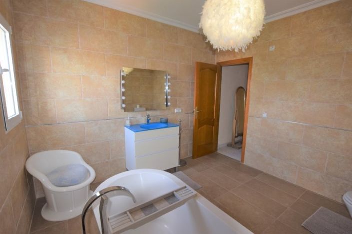 Image No.28-5 Bed Villa for sale