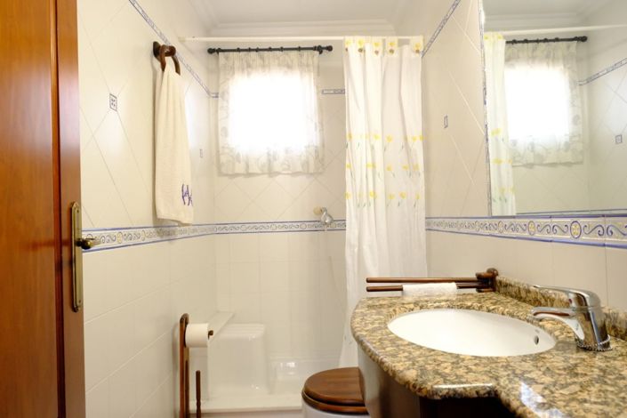 Image No.36-4 Bed Property for sale