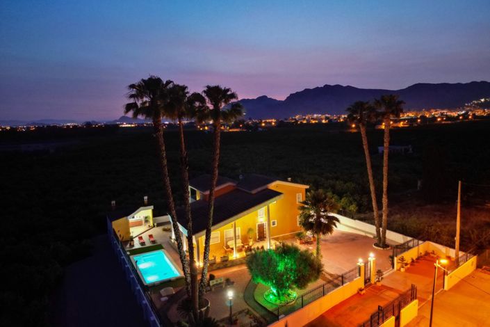 Image No.5-4 Bed Property for sale