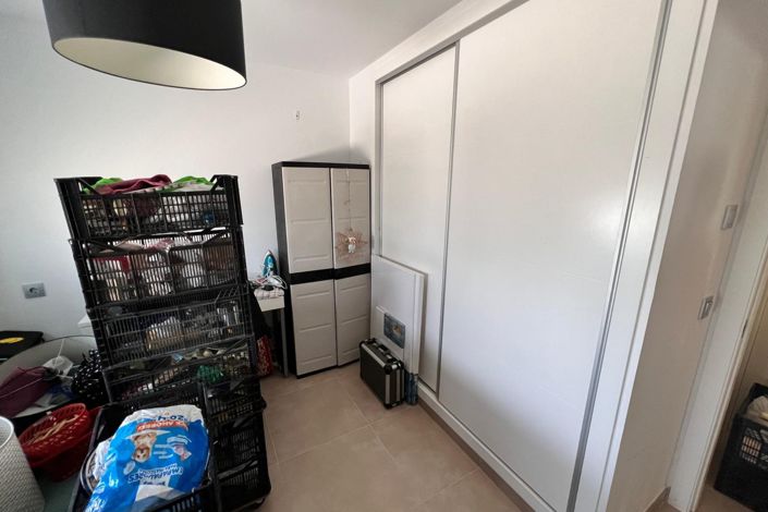 Image No.10-2 Bed Property for sale