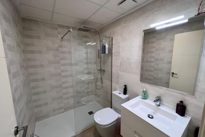 Image No.11-2 Bed Property for sale