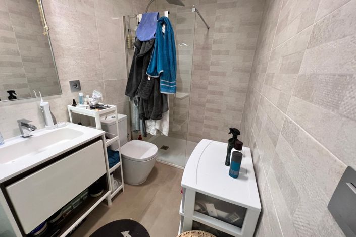 Image No.9-2 Bed Property for sale