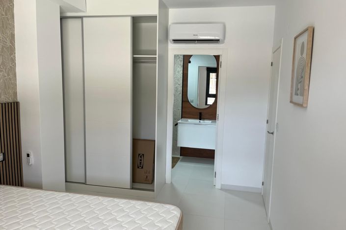 Image No.7-2 Bed Property for sale