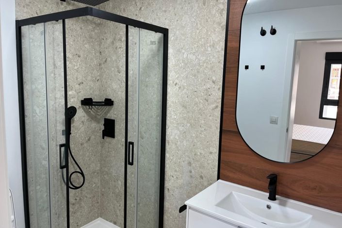 Image No.10-2 Bed Property for sale