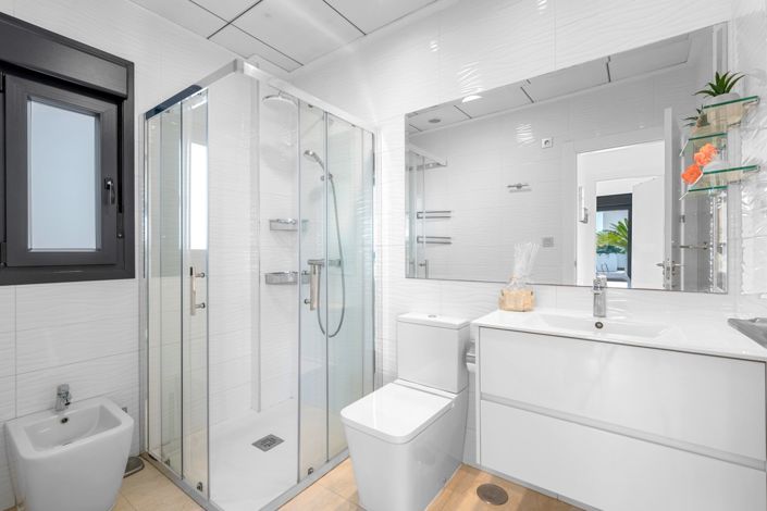 Image No.28-3 Bed Villa for sale