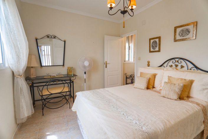 Image No.33-5 Bed Villa for sale