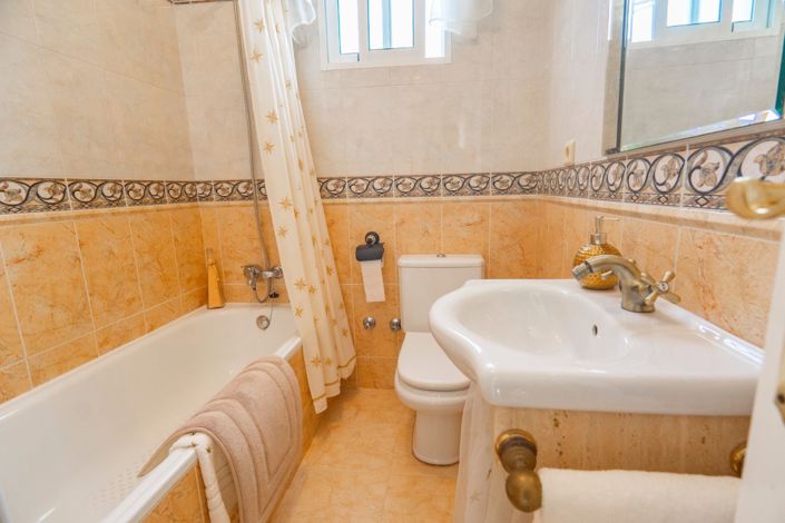 Image No.36-5 Bed Villa for sale