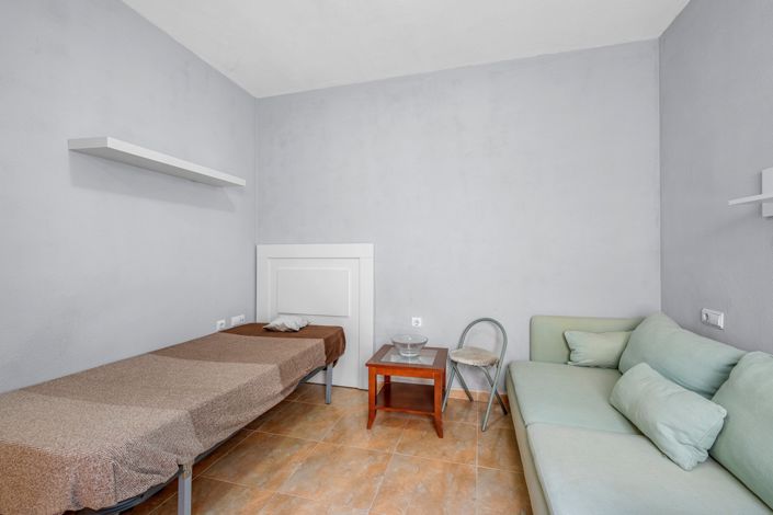 Image No.12-2 Bed Property for sale