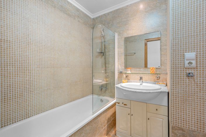 Image No.15-2 Bed Property for sale