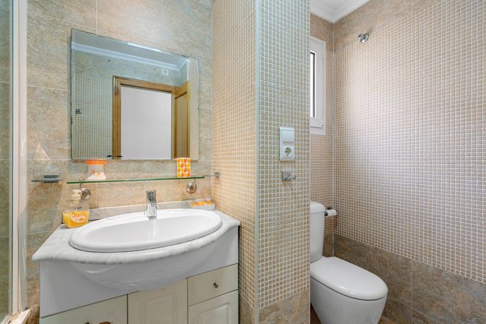 Image No.16-2 Bed Property for sale