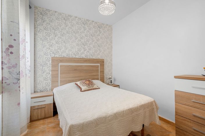 Image No.17-2 Bed Property for sale