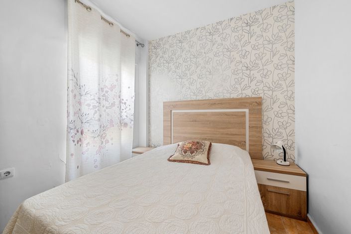 Image No.19-2 Bed Property for sale