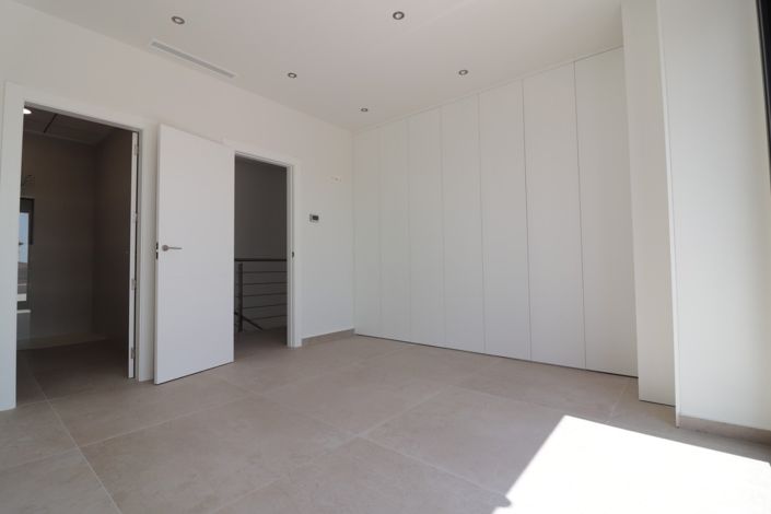 Image No.24-3 Bed Villa for sale