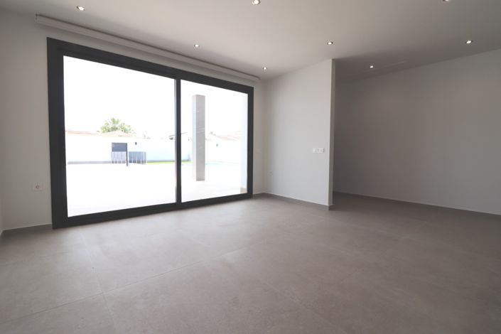 Image No.6-3 Bed Villa for sale