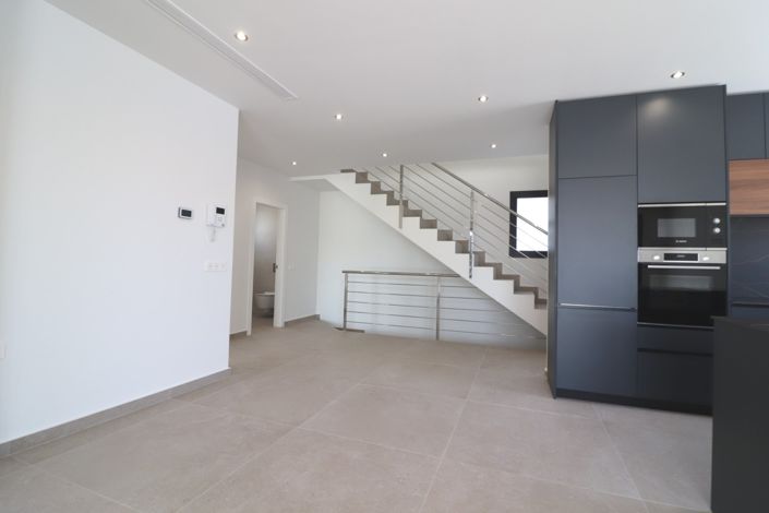 Image No.8-3 Bed Villa for sale