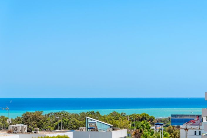 Image No.4-4 Bed Villa for sale