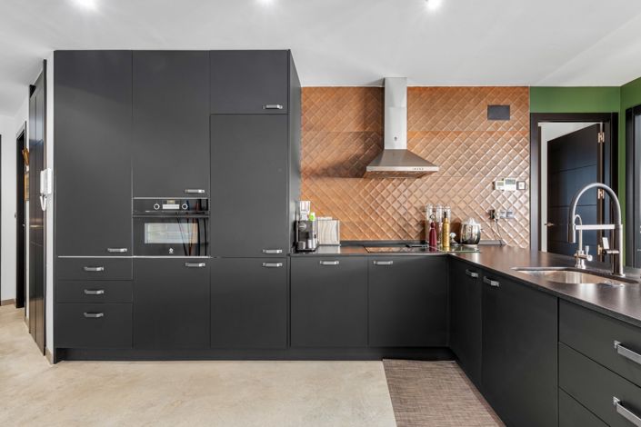 Image No.10-2 Bed Property for sale