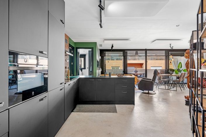 Image No.11-2 Bed Property for sale