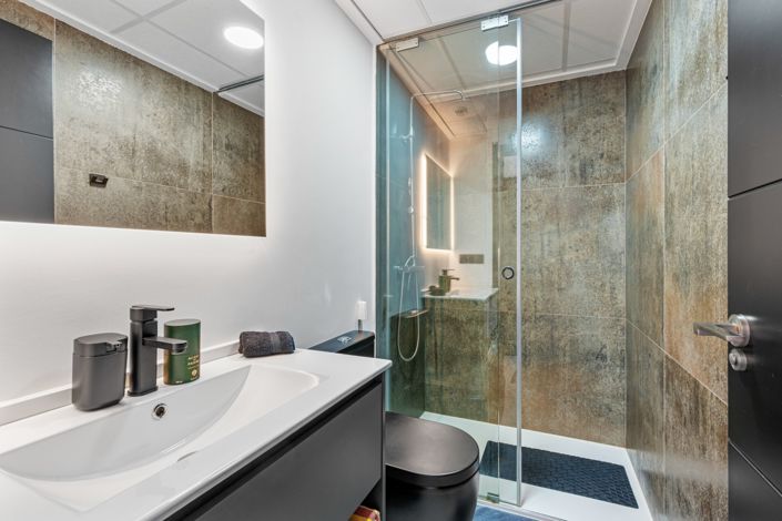 Image No.18-2 Bed Property for sale