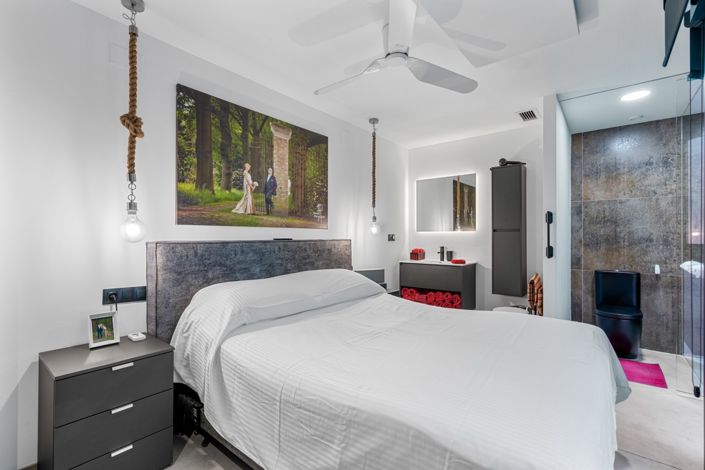 Image No.20-2 Bed Property for sale