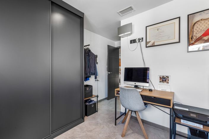 Image No.25-2 Bed Property for sale