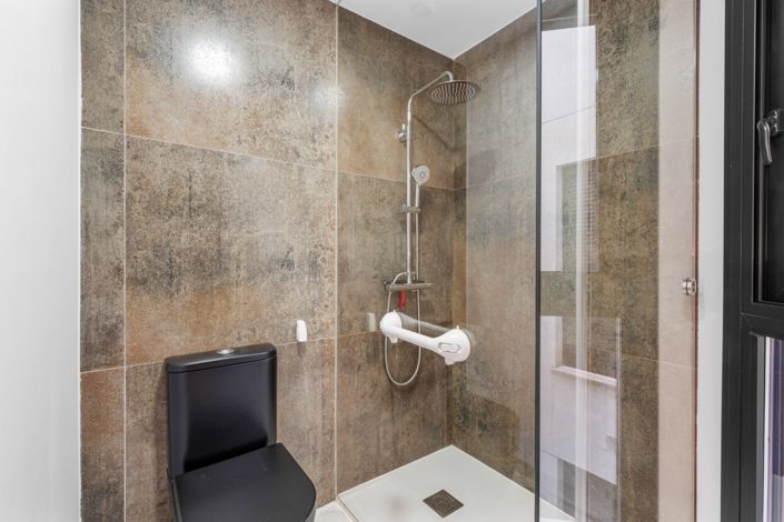 Image No.26-2 Bed Property for sale