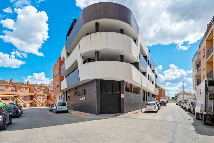 Image No.4-2 Bed Property for sale