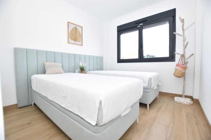 Image No.14-2 Bed Property for sale