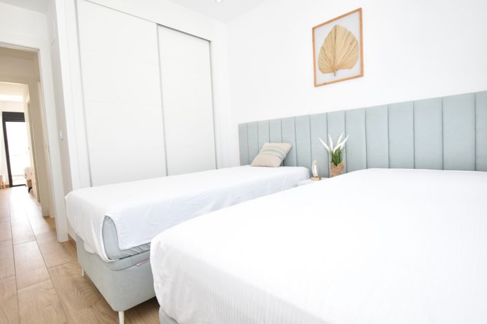 Image No.15-2 Bed Property for sale