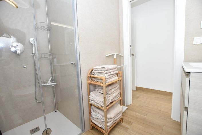 Image No.18-2 Bed Property for sale