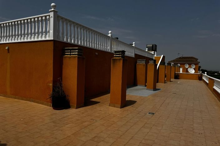 Image No.16-2 Bed Property for sale